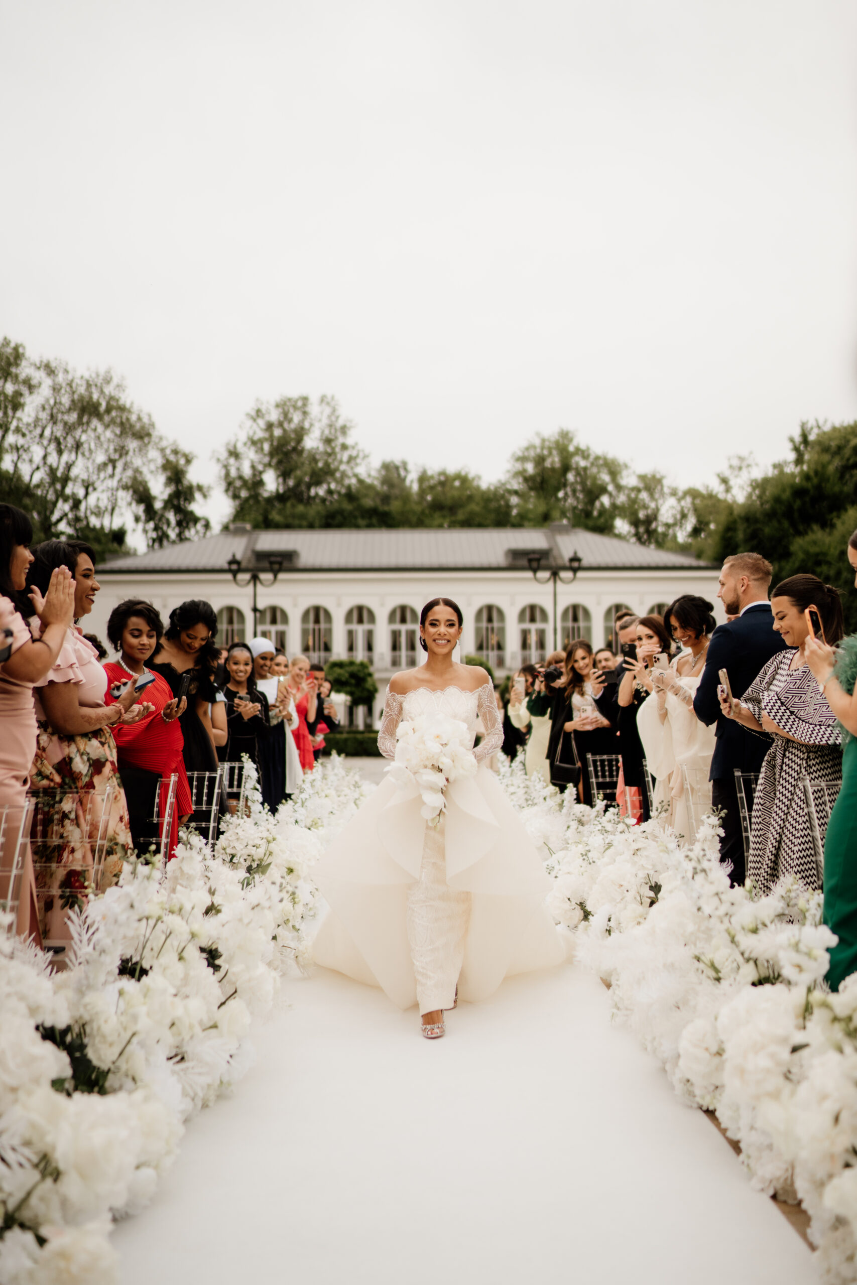 przygotowanie miejsca na ślub w plenerze